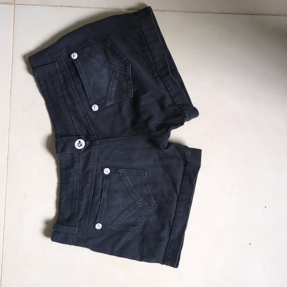 Shorts - Picture 4 of 5